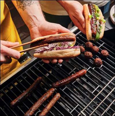 Quelle marque française produit et vend principalement des merguez et aiguillettes végétales ?