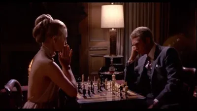 Quel compositeur français utilisa le lied ''Auf dem Wasser zu singen'' dans sa chanson ''The Windmills of Your Mind'' chanson extraite de la bande originale du film de 1968 ''L'Affaire Thomas Crown'' ?