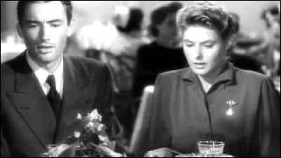 Dans ce film d'Hitchcock, la doctoresse Constance Petersen (Ingrid Bergman), travaille dans un établissement psychiatrique, dirigé par le docteur Murchison qui doit être remplacé par un jeune et nouveau directeur, amnésique (Gregory Peck) : il s'agit de "la Maison du docteur ... "