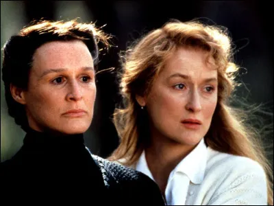 Le film raconte la vie de Clara (Meryl Streep), de 1928 jusqu'au coup d'État de 1973 qui a mené à la dictature militaire au Chili, ainsi que son histoire familiale et la montée au pouvoir de son mari, Esteban Trueba (Jeremy Irons) : c'est ...