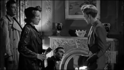 Dans "La maison de la 92e rue", l'étudiant américain Bill Dietrich est approché en 1939 par les recruteurs nazis en raison de ses antécédents familiaux allemands. Il feint l'intérêt mais avertit le FBI. Dietrich se rend à Hambourg et revient aux États-Unis. Quel cinéaste est le réalisateur de ce film sorti en 1945 ?