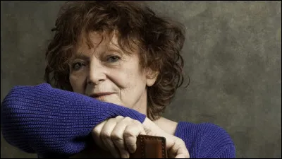 Qui est à la table du vieux couple dans le tout nouveau roman de Claudie Hunzinger ? Cette dernière a obtenu le prix Femina le 7 novembre 2022.