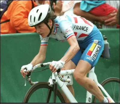 Son nom est Longo, quel est le prénom de cette coureuse cycliste française, détentrice de 59 titres nationaux, 13 titres mondiaux et un titre olympique ?