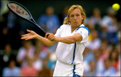 Son nom est Navratilova, quel est le prénom de cette joueuse de tennis tchécoslovaque devenue américaine, numéro une mondiale en simple et en double, titulaire de 168 titres en simple et 177 en double ?