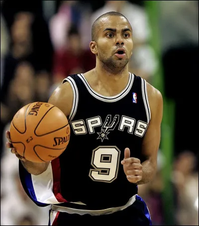 Son nom est Parker, quel est le prénom de ce joueur international de basket-ball franco-américain ?