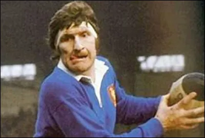 Son nom est Spanghero, quel est le prénom de ce joueur international français de rugby à XV, considéré comme l'un des meilleurs joueurs au monde de sa génération ?