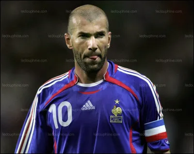 Son nom est Zidane, quel est le prénom de ce footballeur international et entraîneur français ?