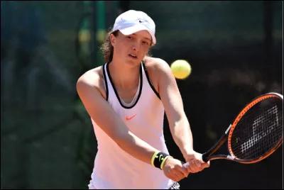 Son nom est Swiatek, quel est le prénom de cette joueuse de tennis polonaise, numéro une mondiale en 2022 ?