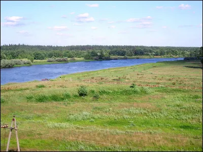 Lequel de ces fleuves ou rivières ne coule pas en Russie ?
