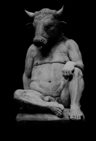 Créature anthropophage, le Minotaure est né d'une union zoophile de sa mère avec un taureau. Qui est-elle ?