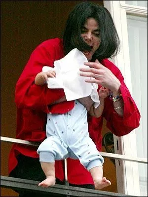 En quelle anne nat 'Blanket', le 3e enfant de Michael Jackson ?