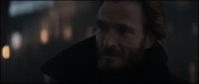 Il est le capitaine du Kerberos. Dans quelle série cet homme joue-t-il ?