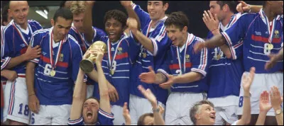 Milieu offensif au sein de l'équipe de France de football championne du monde 1998, il est alors surnommé le Snake...