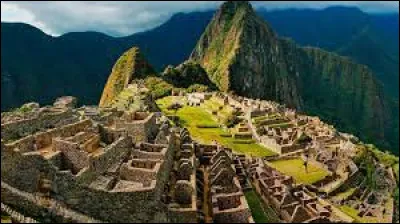 À quelle langue appartient la phrase suivante : "Viajamos a Perú" ?