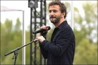 Quel objet Renan Luce a-t-il reçu ?