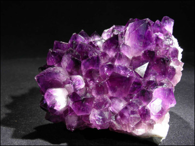 Quelle est cette pierre fine, variété de quartz violet ?