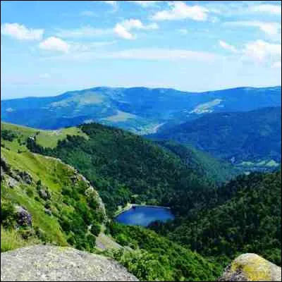 Quelle est la préfecture des Vosges ?