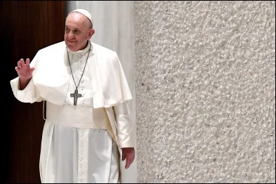 Pape : à quel pape, le pape François a-t-il succédé en 2013 ?