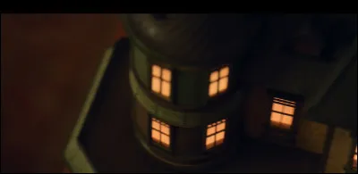 Quel petit être s'est introduit dans la maison miniature ?