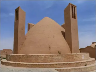 Yazd, Iran > Vieux de plusieurs siècles, quel est l'usage de cette construction ?
