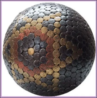 Clou (suite et fin) > Le village d'Aiguines, dans le Var, c'était fait une spécialité de ces sphères cloutées (fin XIXe - début XXe s.) : à quoi servait-elle ?