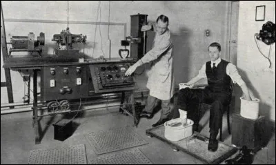 Inventé en 1887, vous voyez ici l'un des premiers exemplaires fabriqué au début du XXe s. et en série d'un(e) ...