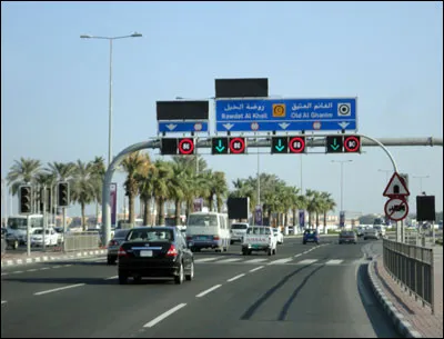 La superficie du Qatar est de ...