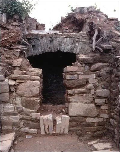 Voilà un ancien four à pots de la commune de Ger.
Où se trouve ce site de poterie reconnu depuis des lustres, parmi bien d'autres ?