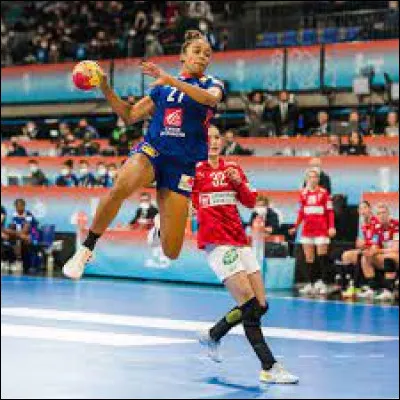 Tu préfères un sport avec...