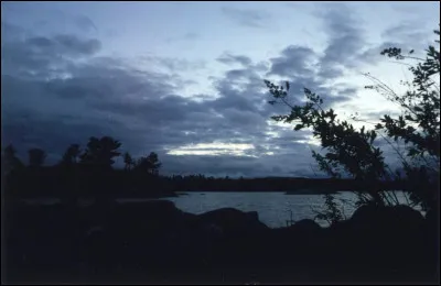 Le Rubicon, que Jules César a traversé en prononçant sa célèbre phrase "Alea jacta est", est...