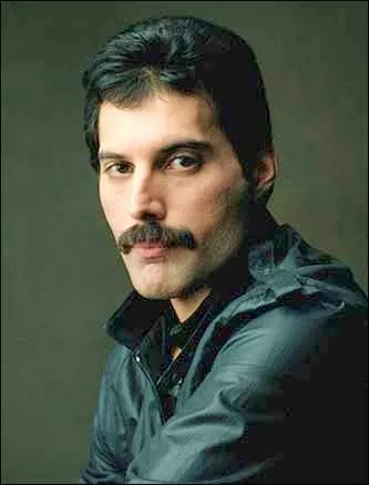 Qui est ce chanteur , leader de Queen , dcd tragiquement du Sida en 1991 ?