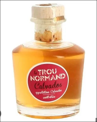 "Entre chaque plat on faisait le trou, le trou normand avec un verre d'eau-de-vie qui jetait du feu dans les corps et de la folie dans les têtes." À quel grand littéraire normand, doit-on cette citation issue des Contes de la Bécasse de 1883 ?