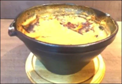 Composé de riz, de lait entier, de sucre et d'une touche de cannelle, ce dessert sucré se déguste tiède de préférence. Quel est le nom de cette spécialité normande ?