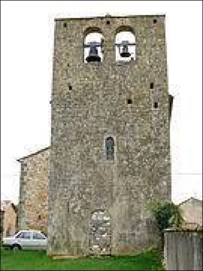 Nous sommes maintenant en Dordogne, à Lolme, devant le clocher-mur de l'église Notre-Dame. Nous nous trouvons dans l'ex région ...