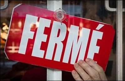 Zut ! Ils arrivent devant le supermarché et se rendent compte qu'il est fermé ! Il est 13h45 et le supermarché rouvre à 14h. Combien de temps doivent-ils attendre ?