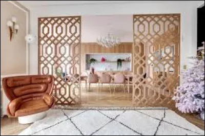 Que faut-il ajouter à "cla" pour obtenir le nom d'une paroi ajourée en architecture ?