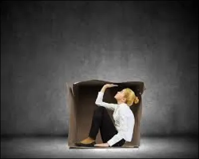 Que faut-il ajouter à "cla" pour obtenir le nom d'une peur irrationnelle des espaces confinés ?