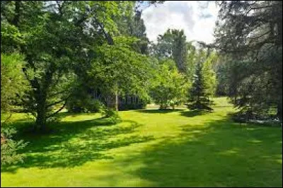 Que faut-il ajouter à "cla" pour obtenir le nom d'un endroit dégarni d'arbres se trouvant dans un bois ou une forêt ?