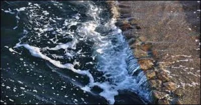 Que faut-il ajoute à "cla" pour obtenir le bruit qui résultat de l'agitation de la surface d'un liquide ?