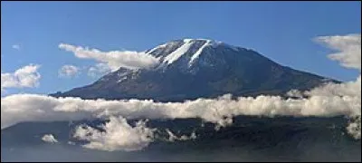 Combien de volcans forment le Kilimandjaro, le plus haut sommet d'Afrique ?