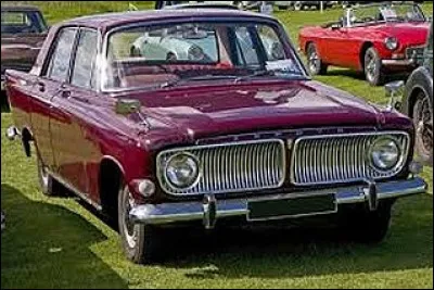 Quelle est cette luxueuse voiture anglaise ?