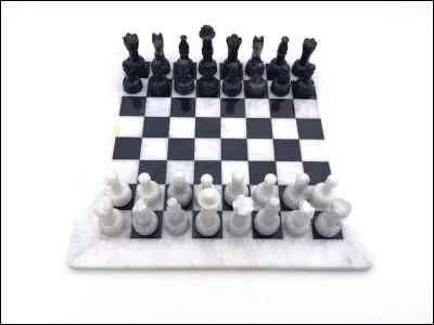 Quel est le nombre total de cases noires et blanches d'un échiquier ?