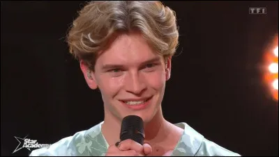 Louis s'est-il révélé une aisance en danse, en théâtre ou en sport ?