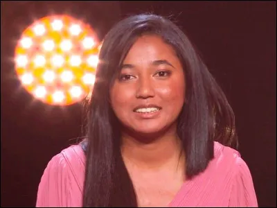 Avec quelle chanson Anisha s'est-elle démarquée lors du premier prime ?