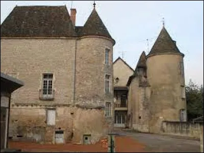 Je vous emmène en Bourgogne-Franche-Comté, à l découverte du château de Lugny. Village au cur du vignoble du Mâconnais, il se situe dans le département ...