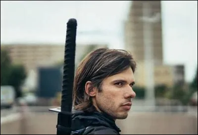 Quelle est cette chanson ?
"Juste un dernier verre, juste un dernier, verre. Après j'frais mieux d'm'en aller".