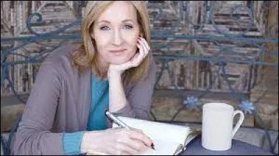 À quel âge a-t-elle écrit son premier livre ?