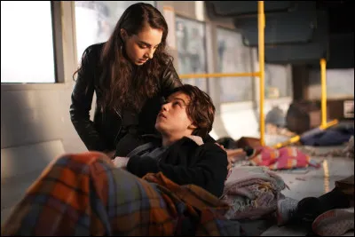 Ici, il y a Josh et Riley. Dans quelle série les voit-on ?