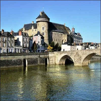 Quelle est la pr&eacute;fecture de la Mayenne ?