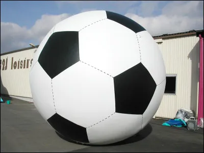 Un footballeur argentin est sponsorisé par la marque, lequel ?